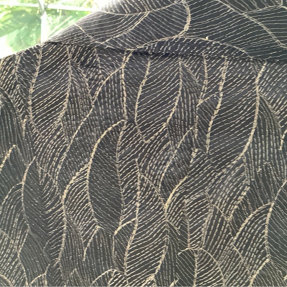 Chico’s brown & gold open front cropped Blazer. - Picture 3 of 4